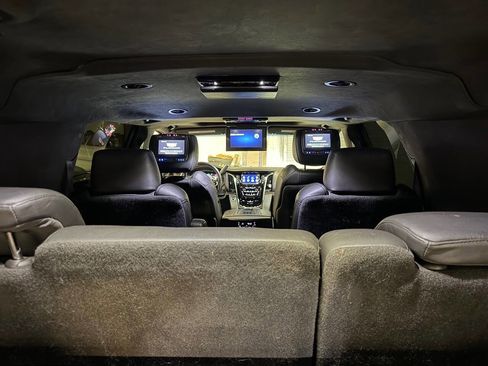 Used 2016 Cadillac Escalade ESV Platinum AWD/4WD image 13