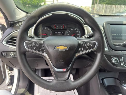 Used 2018 Chevrolet Malibu LS FWD image 24