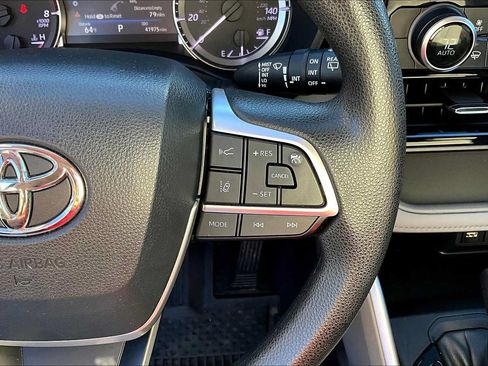 Used 2023 Toyota Highlander L FWD image 23
