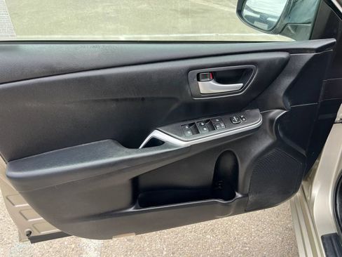Used 2015 Toyota Camry LE FWD image 12