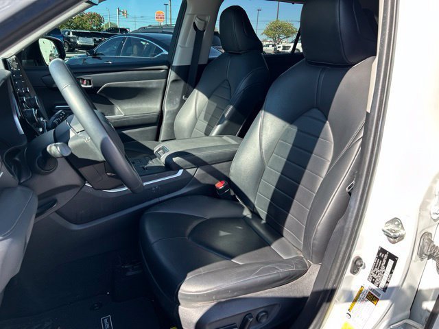 Used 2020 Toyota Highlander XLE FWD image 14