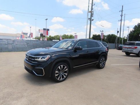 Used 2021 Volkswagen Atlas Cross Sport SEL R-Line FWD image 2