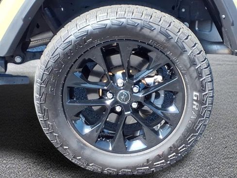 Used 2025 Jeep Gladiator Sport AWD/4WD image 10