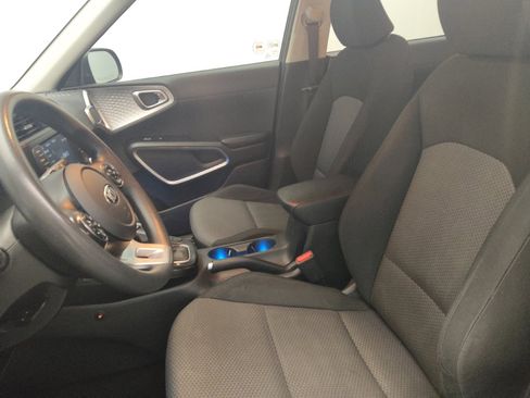 Used 2020 Kia Soul LX image 17