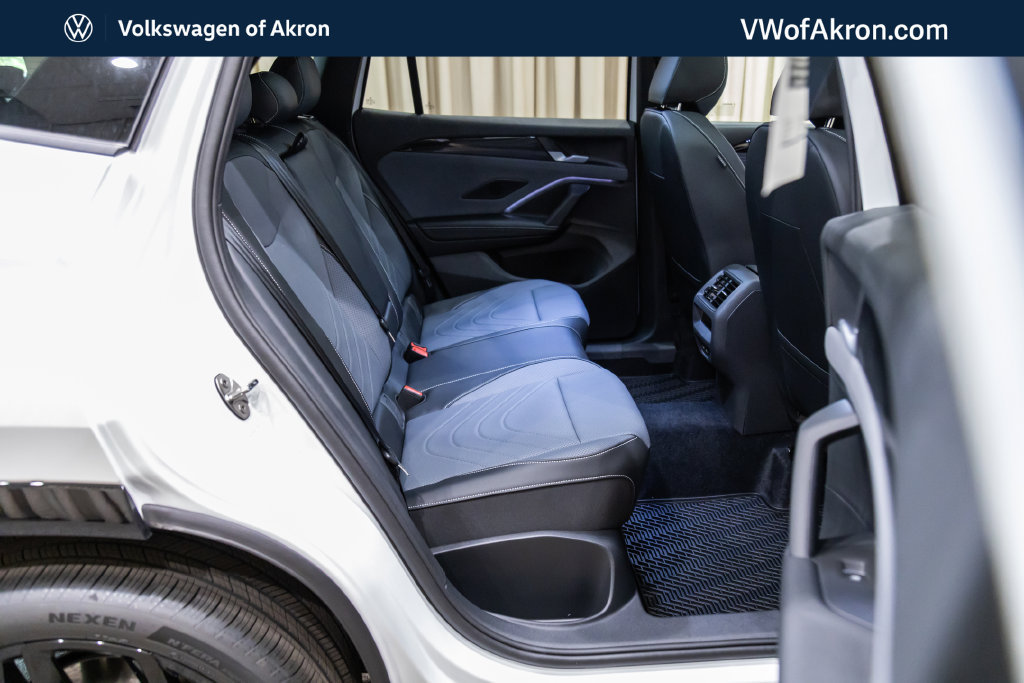 New 2026 Volkswagen Tiguan SE R-Line FWD image 14