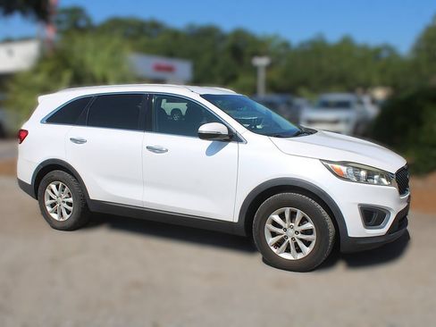Used 2017 Kia Sorento LX FWD image 4