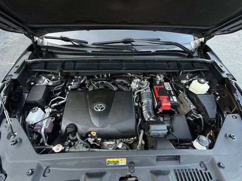 Used 2020 Toyota Highlander L FWD image 9
