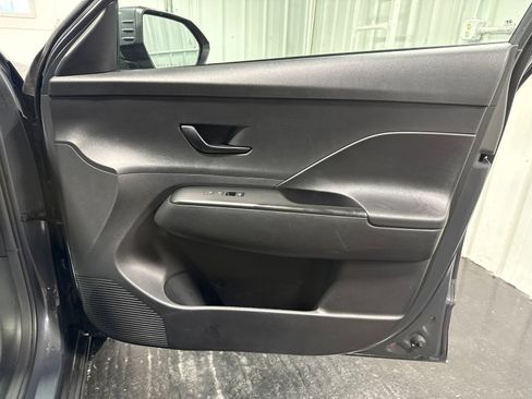 Used 2024 Hyundai Kona SEL FWD image 11