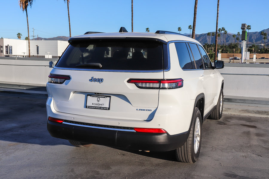 Used 2023 Jeep Grand Cherokee L Laredo RWD image 9