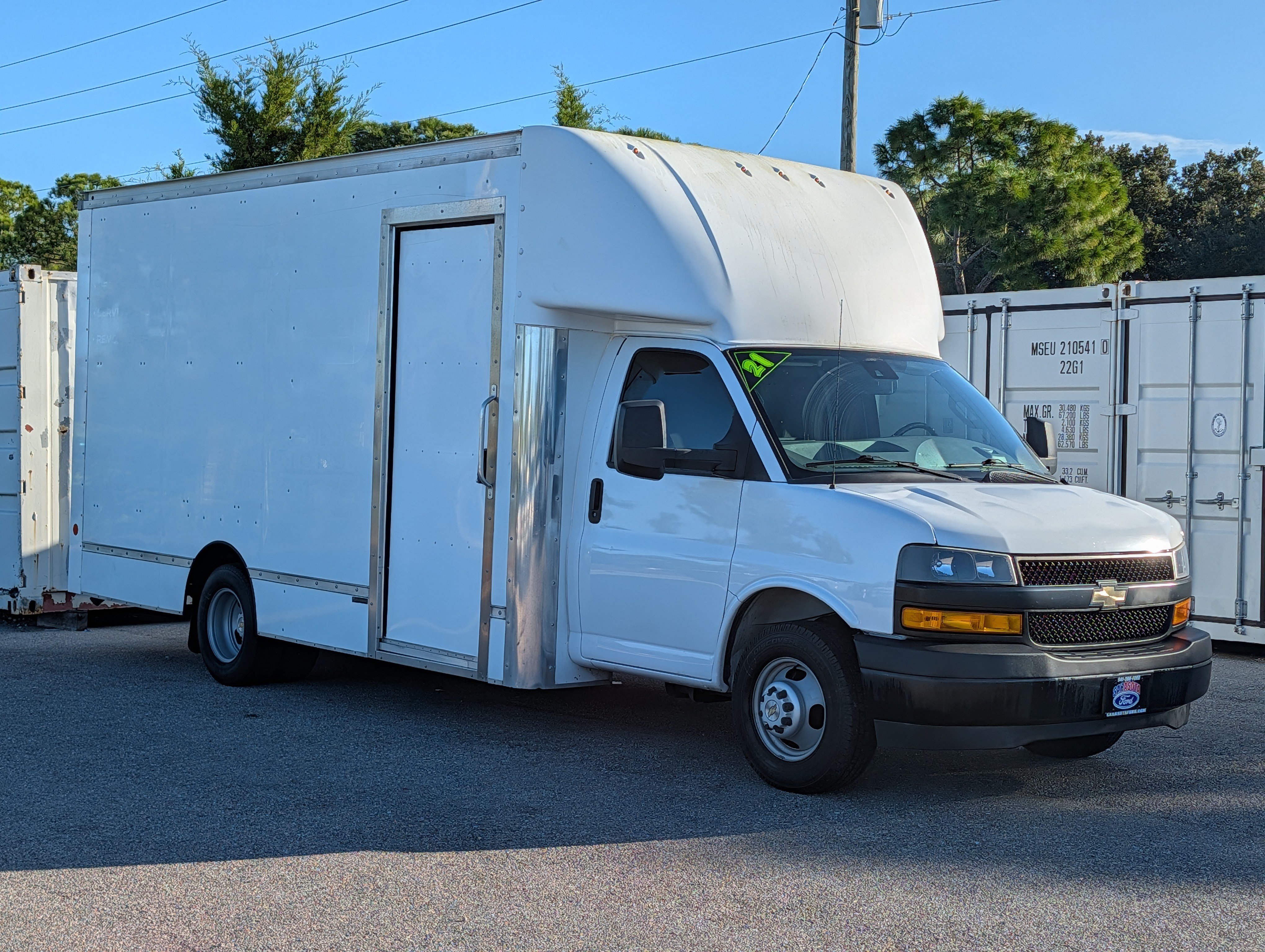 Used 2021 Chevrolet Express 3500 w/ Power Convenience Package RWD image 4