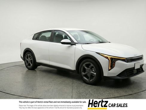Used 2025 Kia K4 LXS image 1