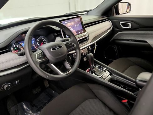 Used 2024 Jeep Compass Sport AWD/4WD image 9