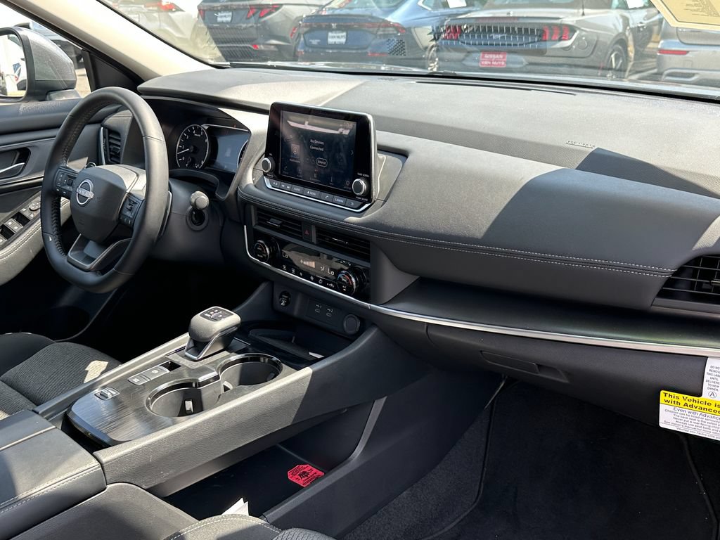 Used 2026 Nissan Rogue SV FWD image 14
