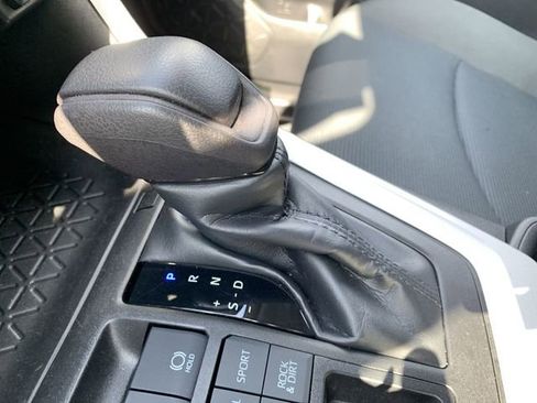 Used 2022 Toyota RAV4 LE image 25