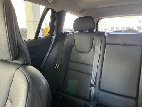 Used 2025 Volvo V60 B5 Cross Country Plus image 39