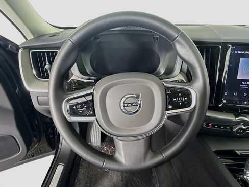 Used 2025 Volvo XC60 B5 Plus image 13