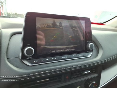 Used 2023 Nissan Rogue SV image 11