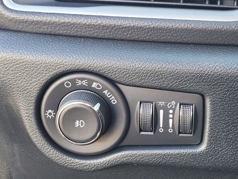 New 2026 Chrysler Pacifica Select image 24