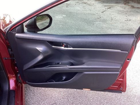Used 2018 Toyota Camry LE w/ Convenience Package FWD image 22