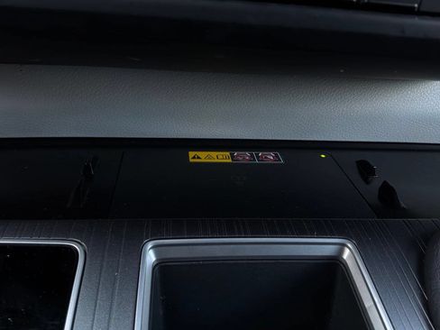 Used 2025 Toyota Sienna XLE FWD image 31