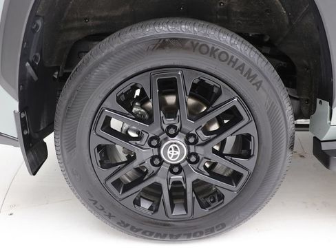 Used 2025 Toyota Sequoia Limited AWD/4WD image 10