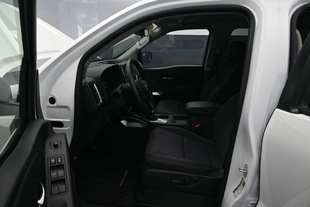 Used 2025 Nissan Frontier SV RWD image 15