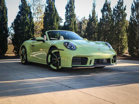 Used 2025 Porsche 911 Carrera image 2