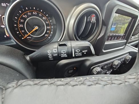 Used 2018 Jeep Wrangler Unlimited Sport S AWD/4WD image 35