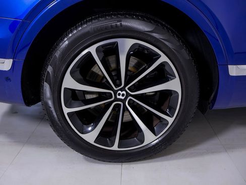 Used 2019 Bentley Bentayga image 35