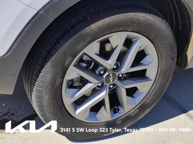 Certified 2024 Kia Telluride LX FWD image 7