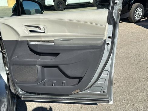 Used 2021 Toyota Sienna Limited image 27