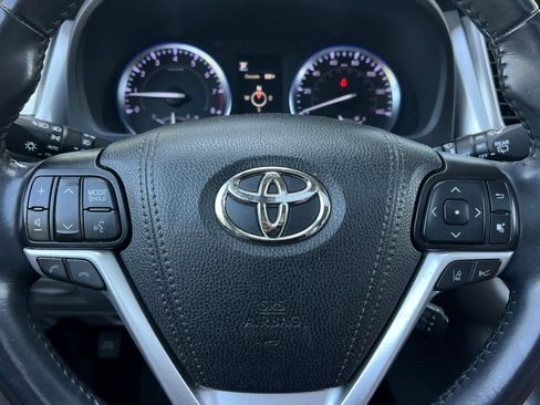 Used 2019 Toyota Highlander XLE FWD image 25