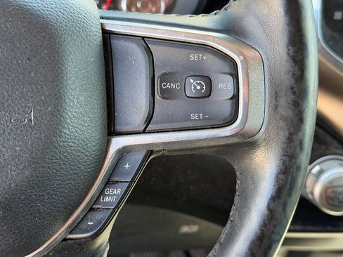 Used 2019 RAM 1500 Laramie AWD/4WD image 15