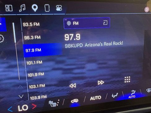 Used 2025 Chevrolet Equinox EV LT w/ Convenience Package image 31