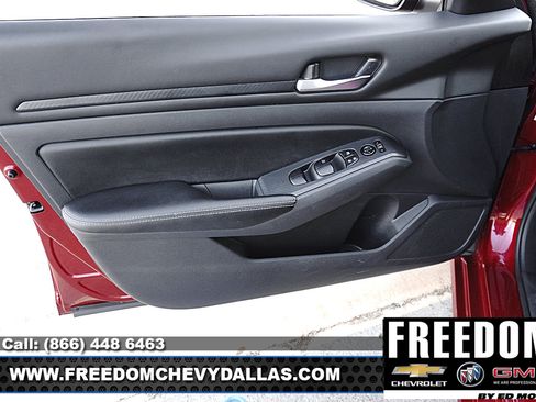 Used 2024 Nissan Altima 2.5 SV FWD image 33