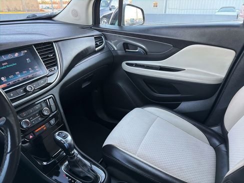 Used 2020 Buick Encore Preferred image 18