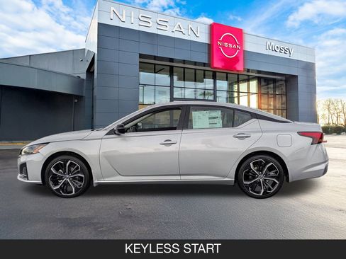 New 2025 Nissan Altima 2.5 SR image 5