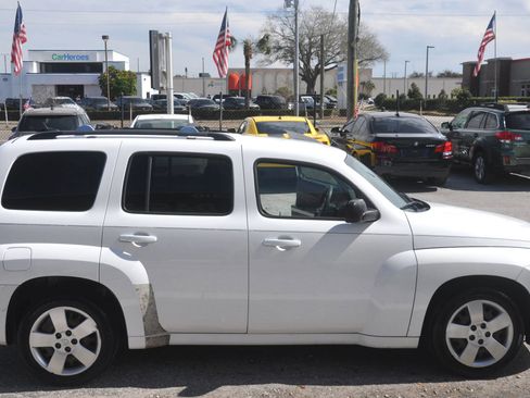 Used 2010 Chevrolet HHR LS image 14