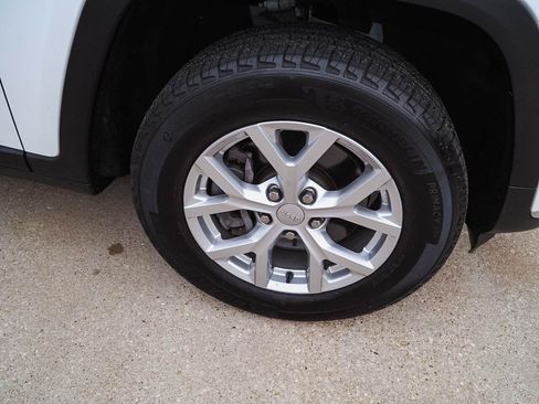 Used 2023 Jeep Grand Cherokee L Limited AWD/4WD image 37