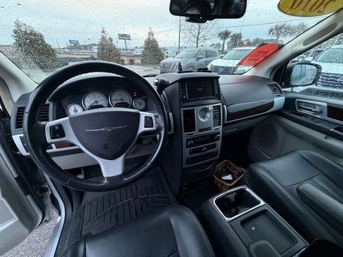 Used 2010 Chrysler Town & Country Touring Plus w/ Premium Group image 19