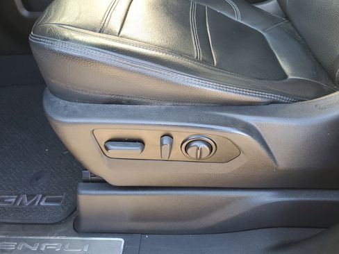 Used 2022 GMC Sierra 2500 Denali w/ Denali Ultimate Package image 27