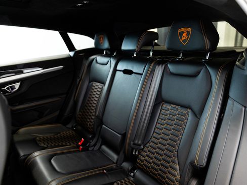 Used 2021 Lamborghini Urus image 33