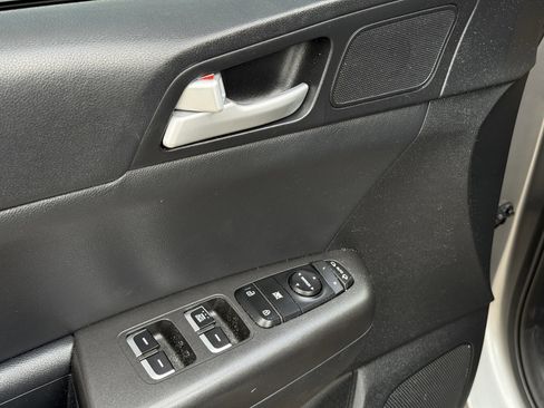 Used 2020 Kia Sportage S FWD image 25