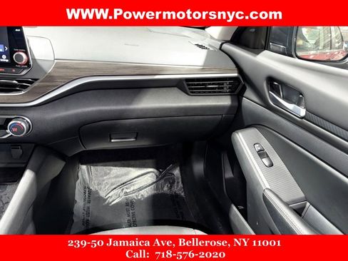 Used 2024 Nissan Altima 2.5 SV FWD image 22