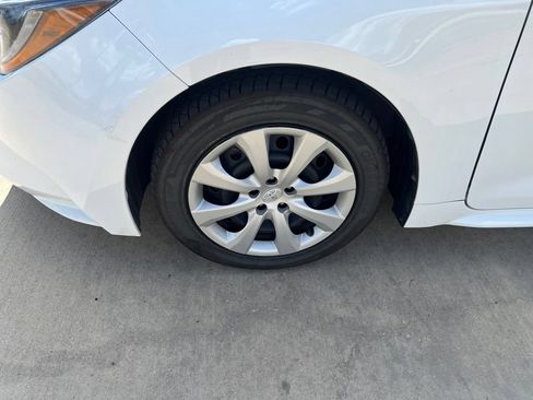 Used 2024 Toyota Corolla LE FWD image 2