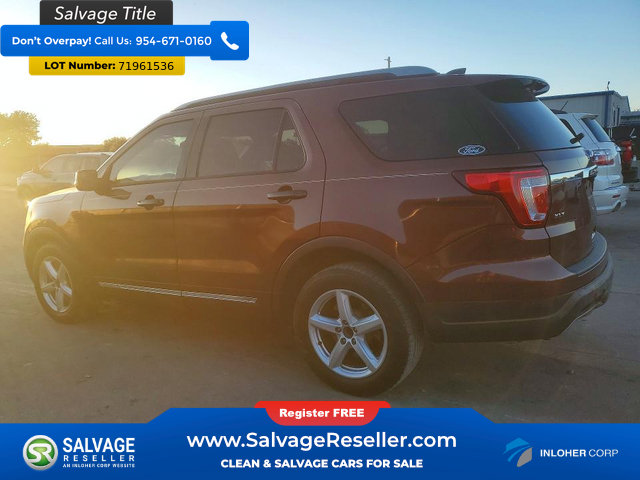 Used 2018 Ford Explorer XLT FWD image 3