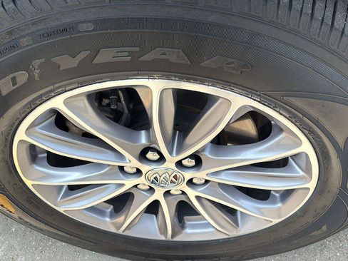 Certified 2024 Buick Enclave Essence AWD/4WD image 12