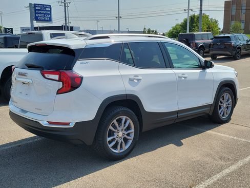 Used 2022 GMC Terrain SLT w/ Tech Package AWD/4WD image 3