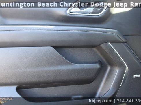 Used 2023 Chevrolet Suburban LT image 11