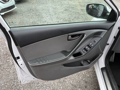 Used 2015 Hyundai Elantra Sport w/ Option Group 04 FWD image 13